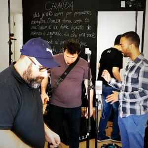 Gravação de música, clipe e minidoc.
